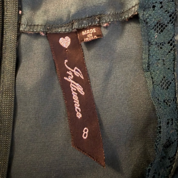 Elegant Green Satin Dress - Picture 6 of 6